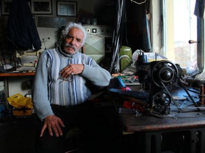 Yaşayan Kadınlar / Ayşegül Çıkıncı - Madam