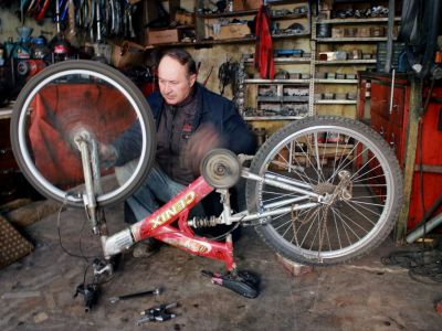 Yaşayan Kadınlar / Ayşegül Çıkıncı - Madam 