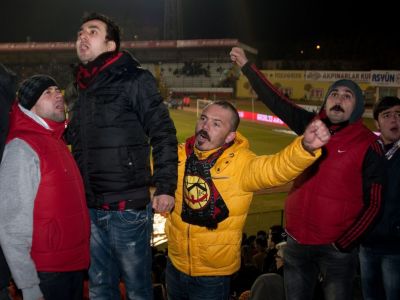 Yaşayan Kadınlar / Hülya Avdan - Madam 