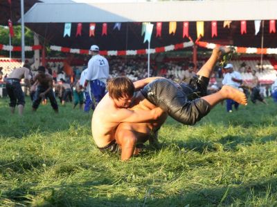 Yaşayan Kadınlar / Şükran Tunç - Madam