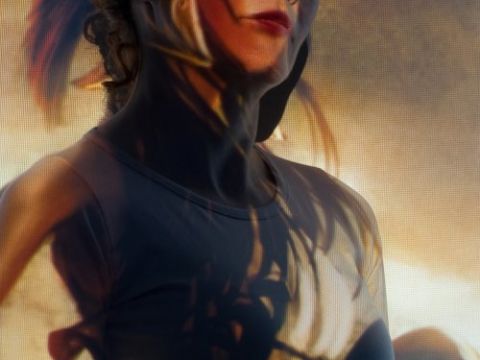 Yaşayan Kadınlar / Hülya Avdan - Self Portre 