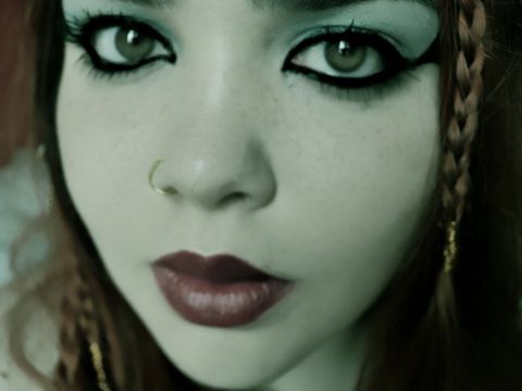 Yaşayan Kadınlar / Melis Batır - Self portre