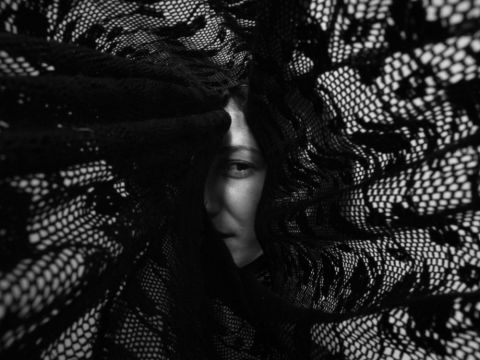 Yaşayan Kadınlar / Özlem Kanat Örneksoy - Zaman