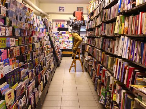 Yaşayan Kadınlar / Solmaz Mercan - Madam